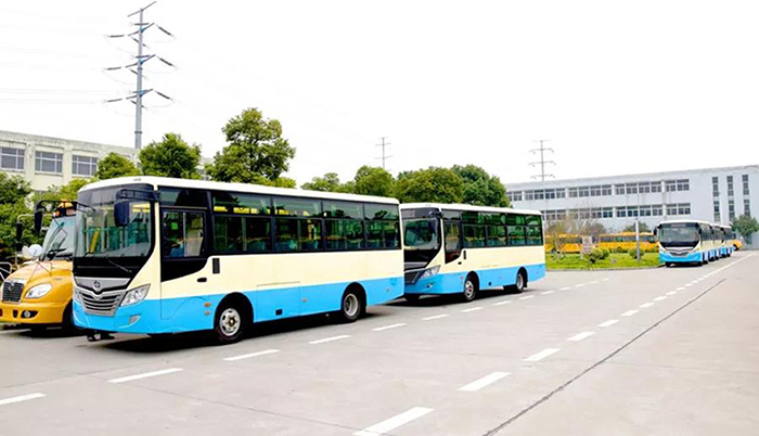 2018年3月14日，批量华新牌HM6735CFN5J型天然气公交车发往新疆喀什。2.jpg