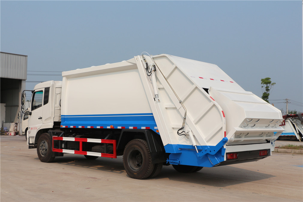 东风天锦压缩式垃圾车4700轴距12方图片2.jpg